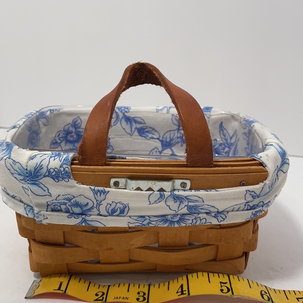Small Lined Vintage Longaberger Basket - Picture 3 of 7